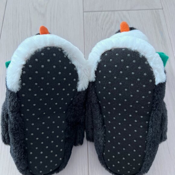 Carter's Kids Toddler Penguin Winter Faux Fur Slippers ( 7/8 ) Medium - Picture 3 of 4